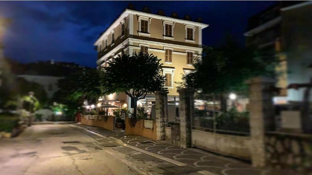 Iris Crillon Hotel 3*