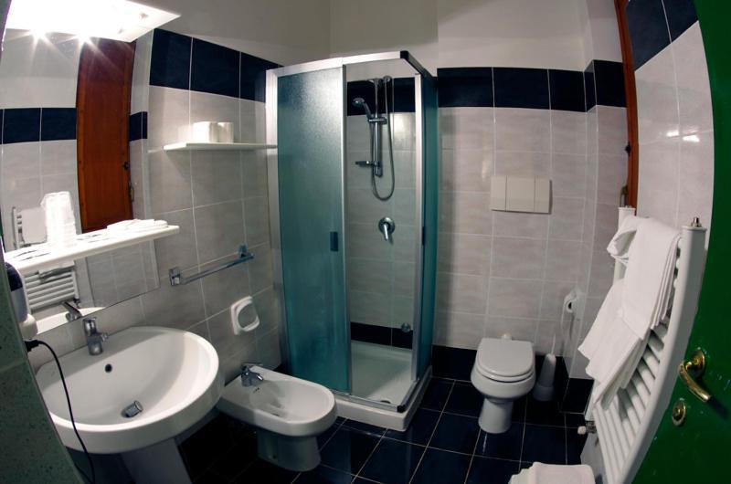 Iris Crillon Hotel