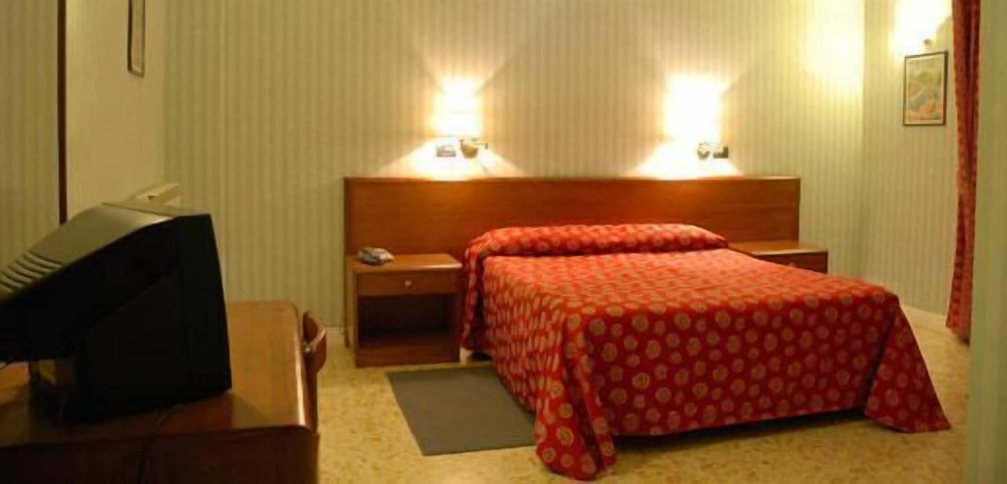 Iris Crillon Hotel 3*