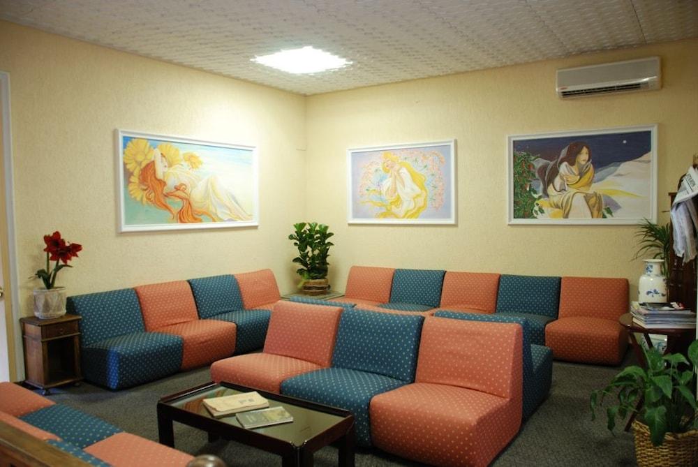 Iris Crillon Hotel